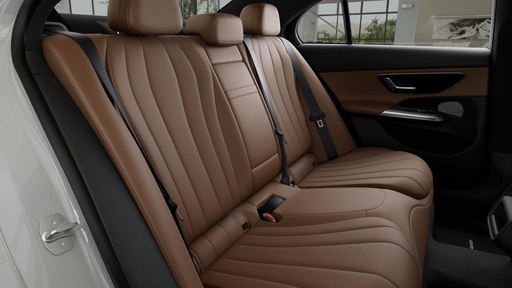 Mercedes-Benz E 200 2026 г. Белый, пробег 4198 км