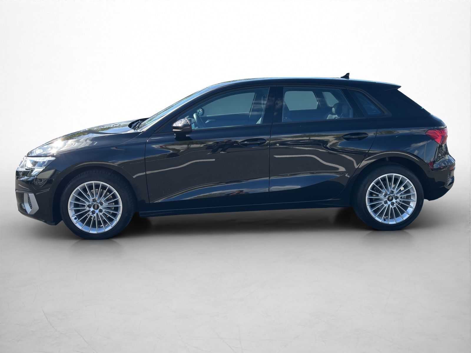 Audi A3 2023 г. Чёрный, пробег 51800 км