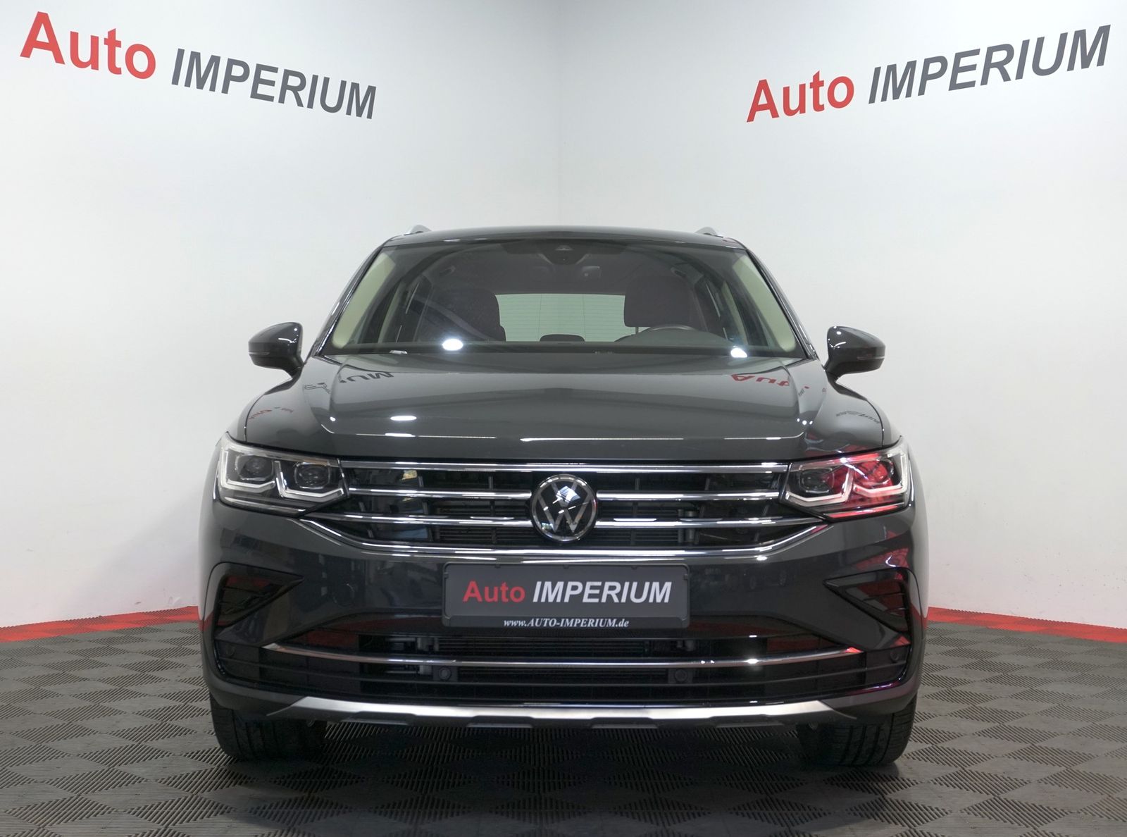 Volkswagen Tiguan 2022 г. Серый, пробег 58160 км
