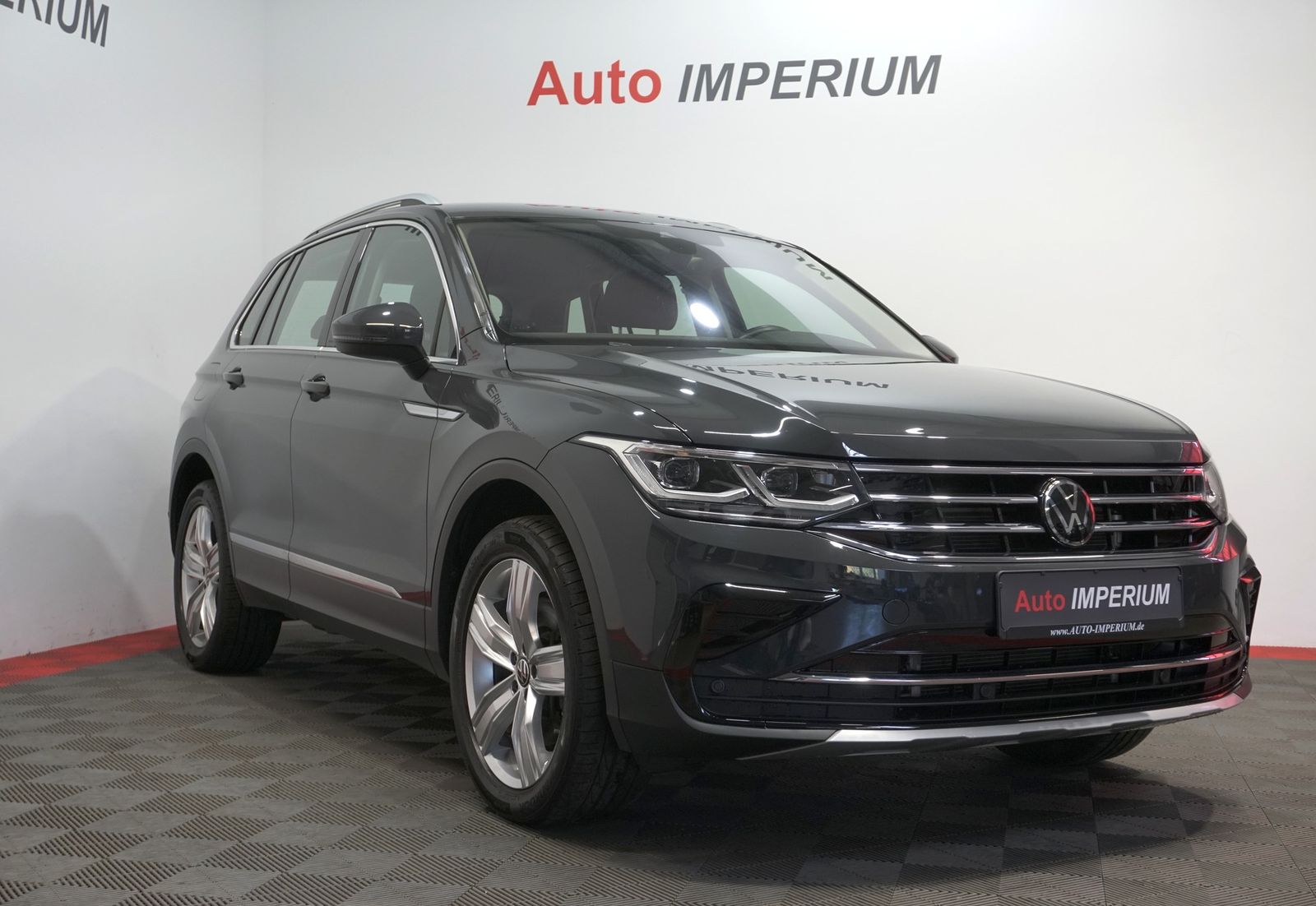 Volkswagen Tiguan 2022 г. Серый, пробег 58160 км
