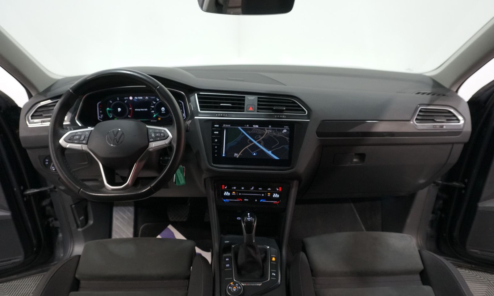 Volkswagen Tiguan 2022 г. Серый, пробег 58160 км