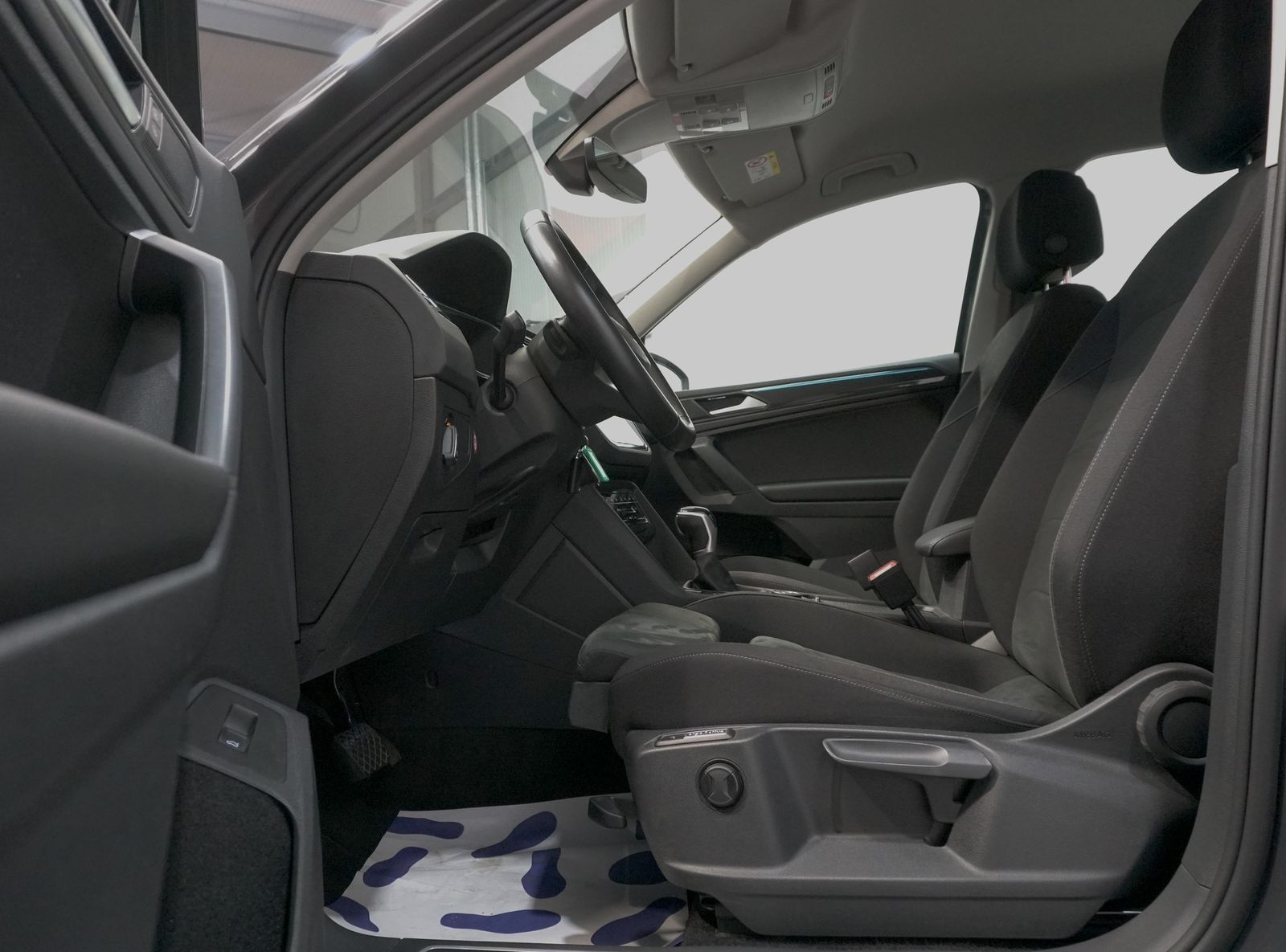Volkswagen Tiguan 2022 г. Серый, пробег 58160 км