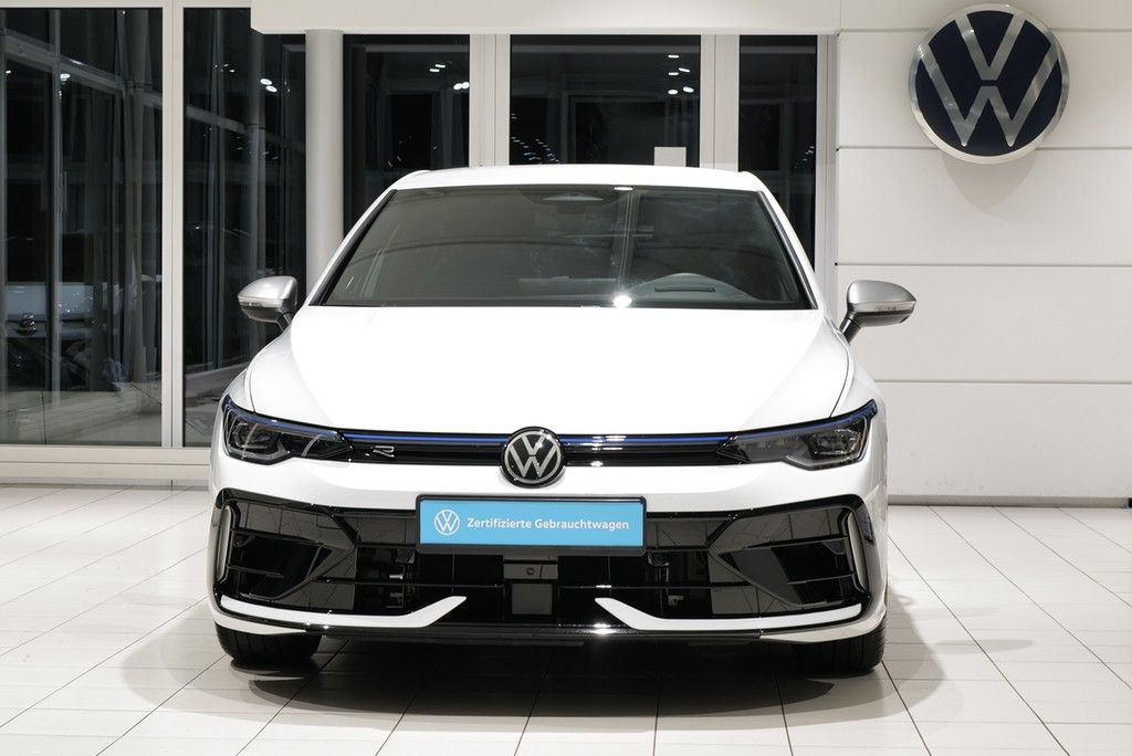 Volkswagen Golf 2026 г. Белый, пробег 5642 км