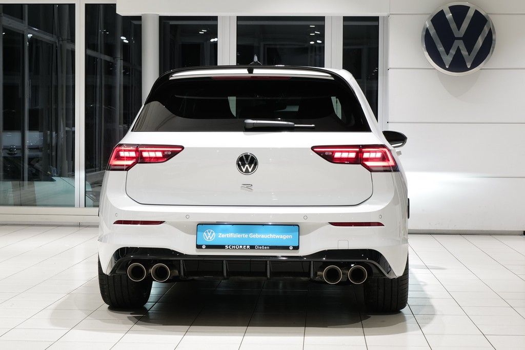 Volkswagen Golf 2026 г. Белый, пробег 5642 км