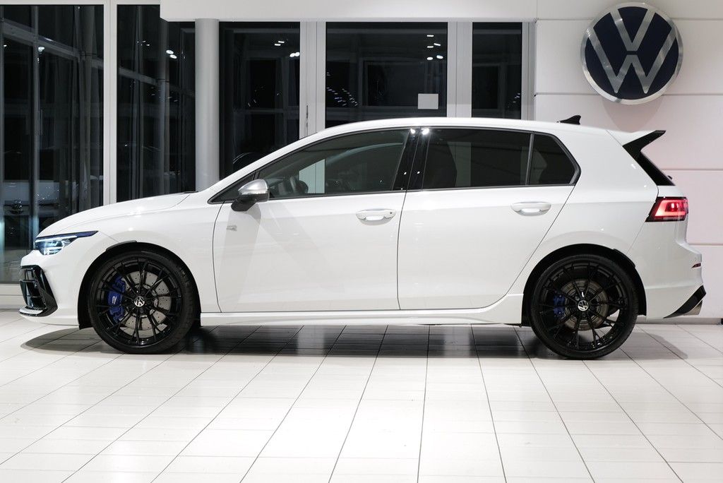 Volkswagen Golf 2026 г. Белый, пробег 5642 км