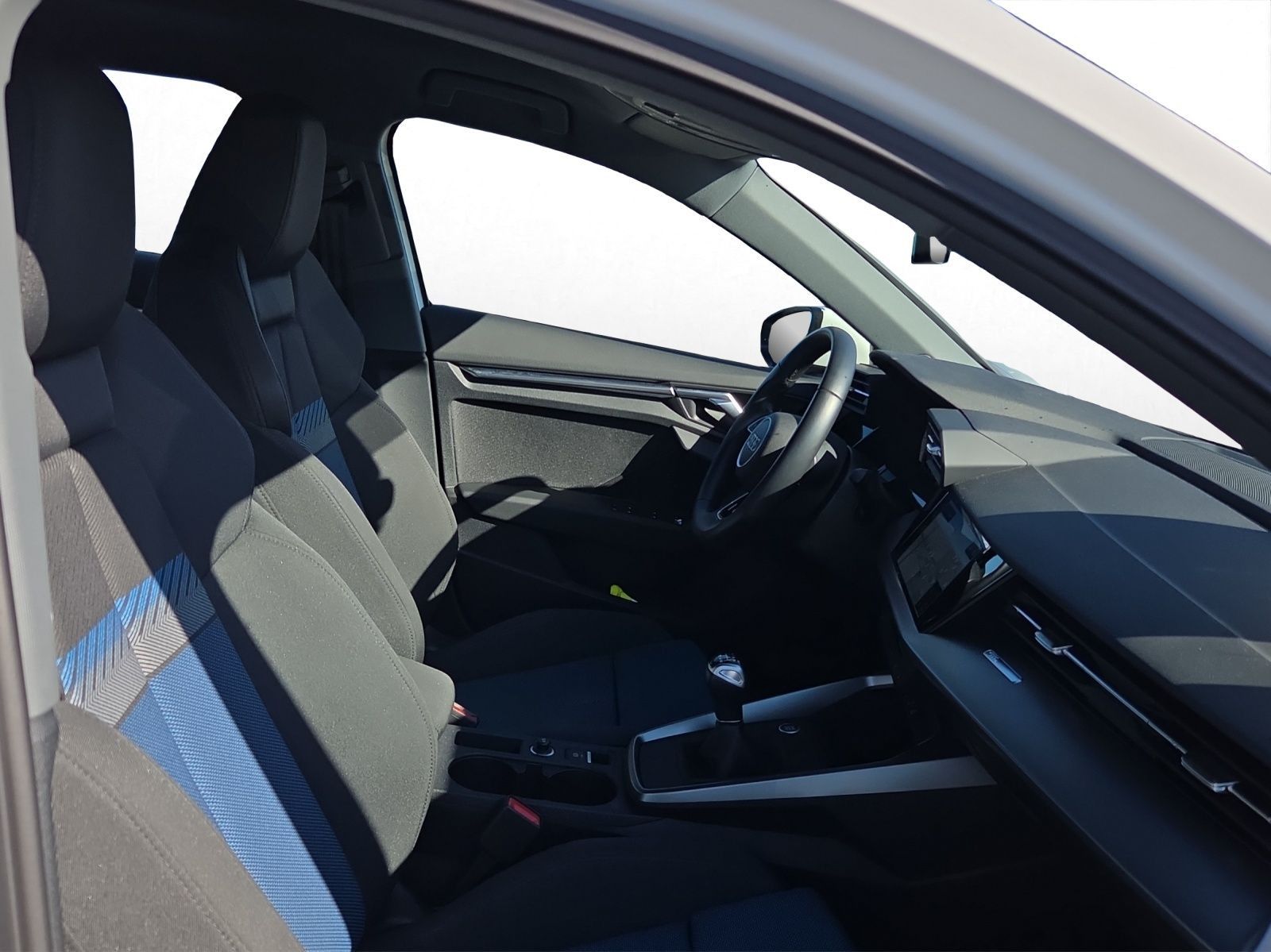 Audi A3 2023 г. Белый, пробег 27350 км