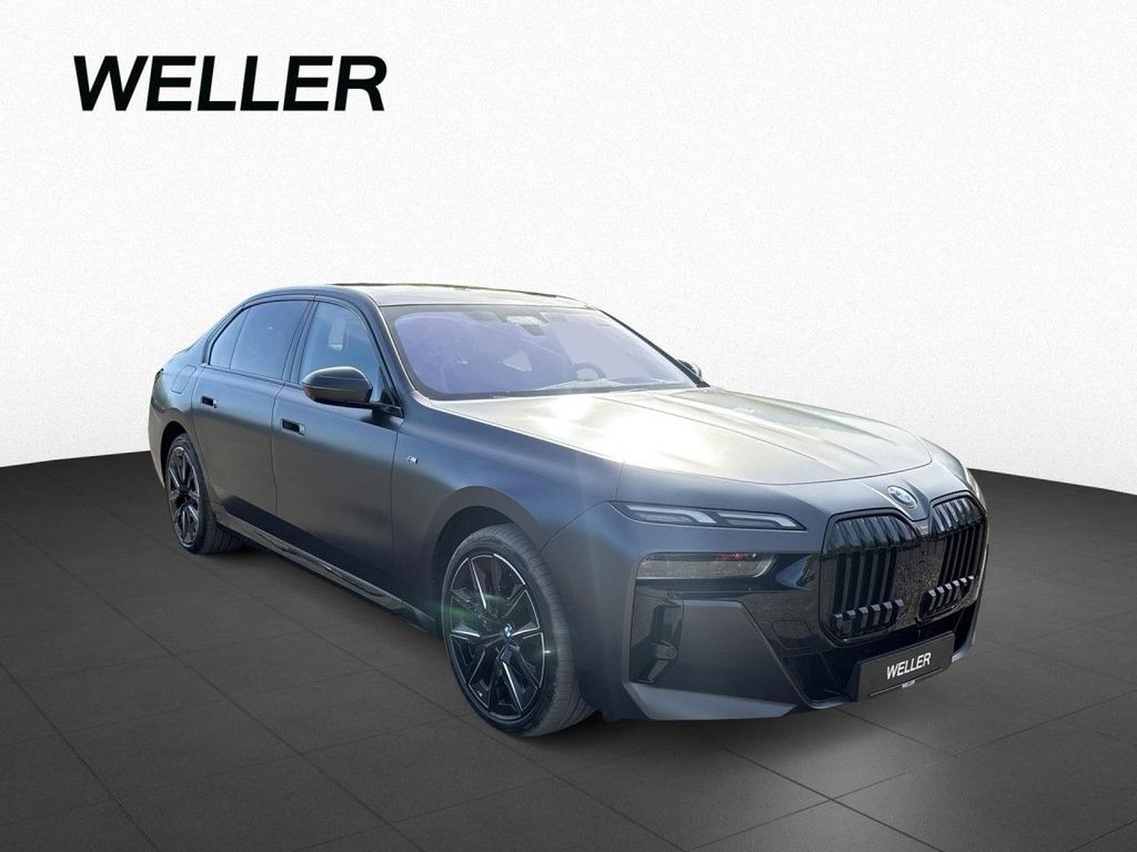 BMW 740 2023 г. Серый, пробег 30000 км