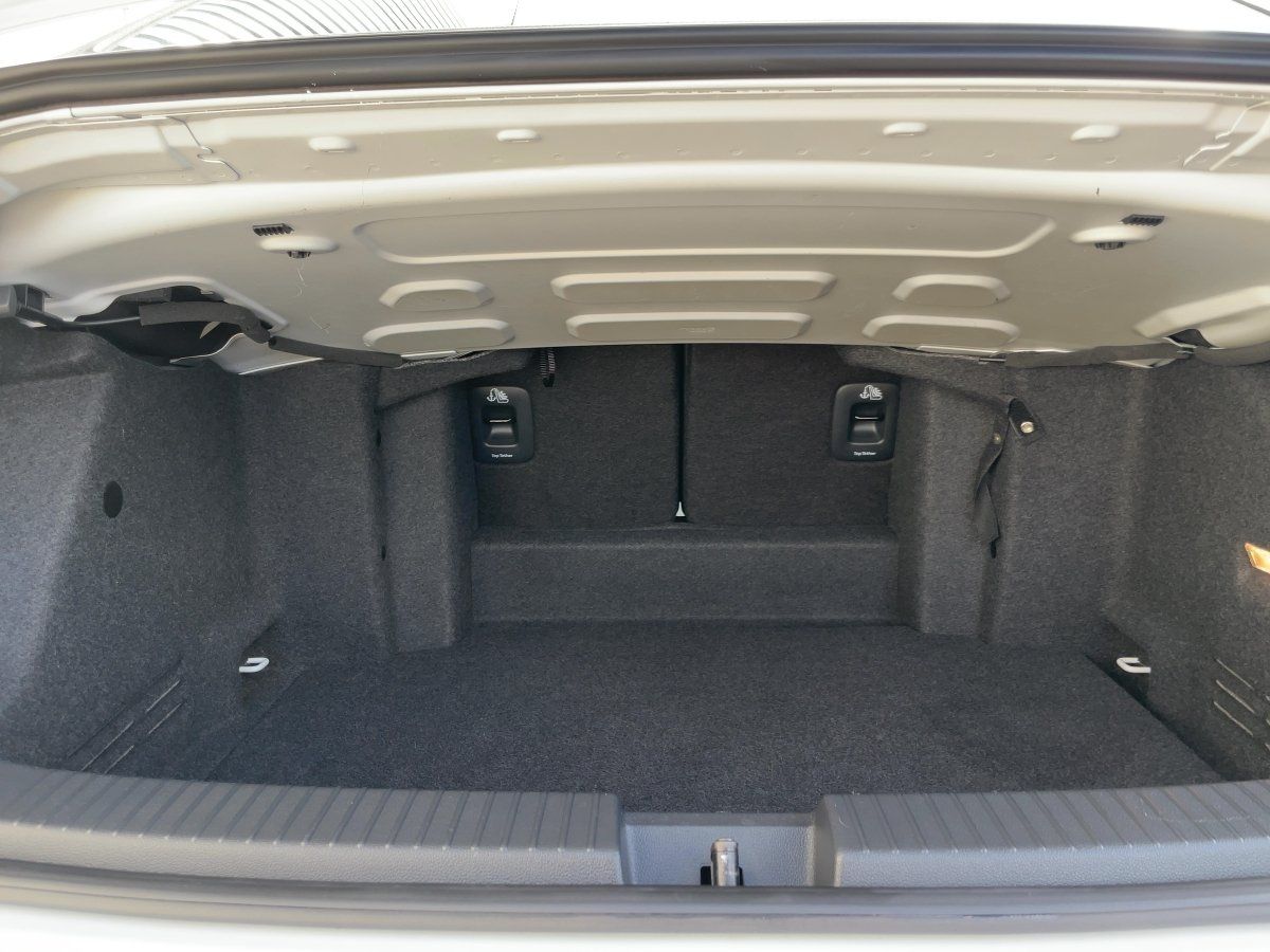 Volkswagen T-Roc 2023 г. Белый, пробег 53050 км