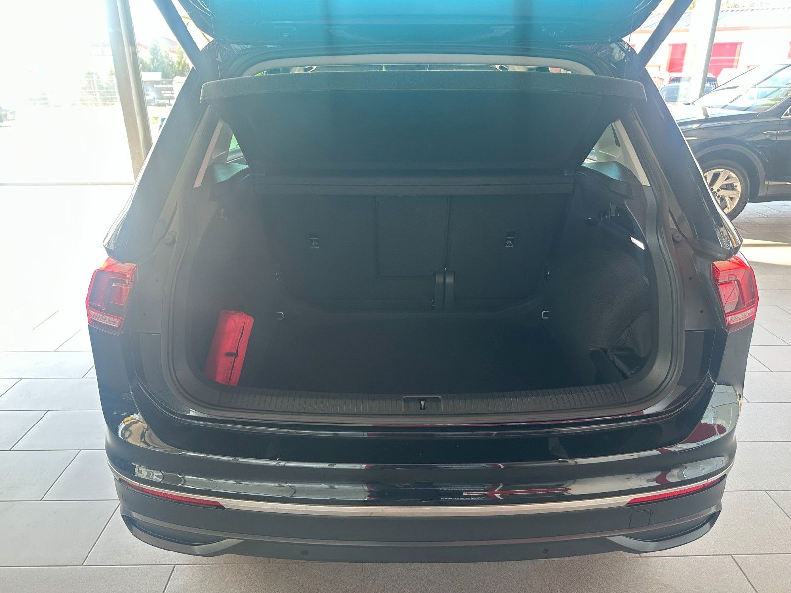 Volkswagen Tiguan 2022 г. Чёрный, пробег 46142 км
