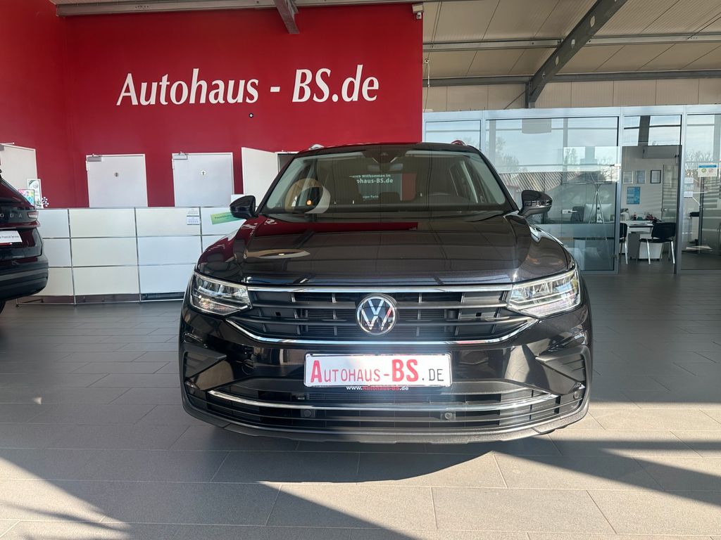 Volkswagen Tiguan 2022 г. Чёрный, пробег 46142 км