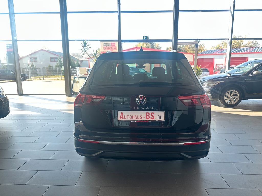 Volkswagen Tiguan 2022 г. Чёрный, пробег 46142 км