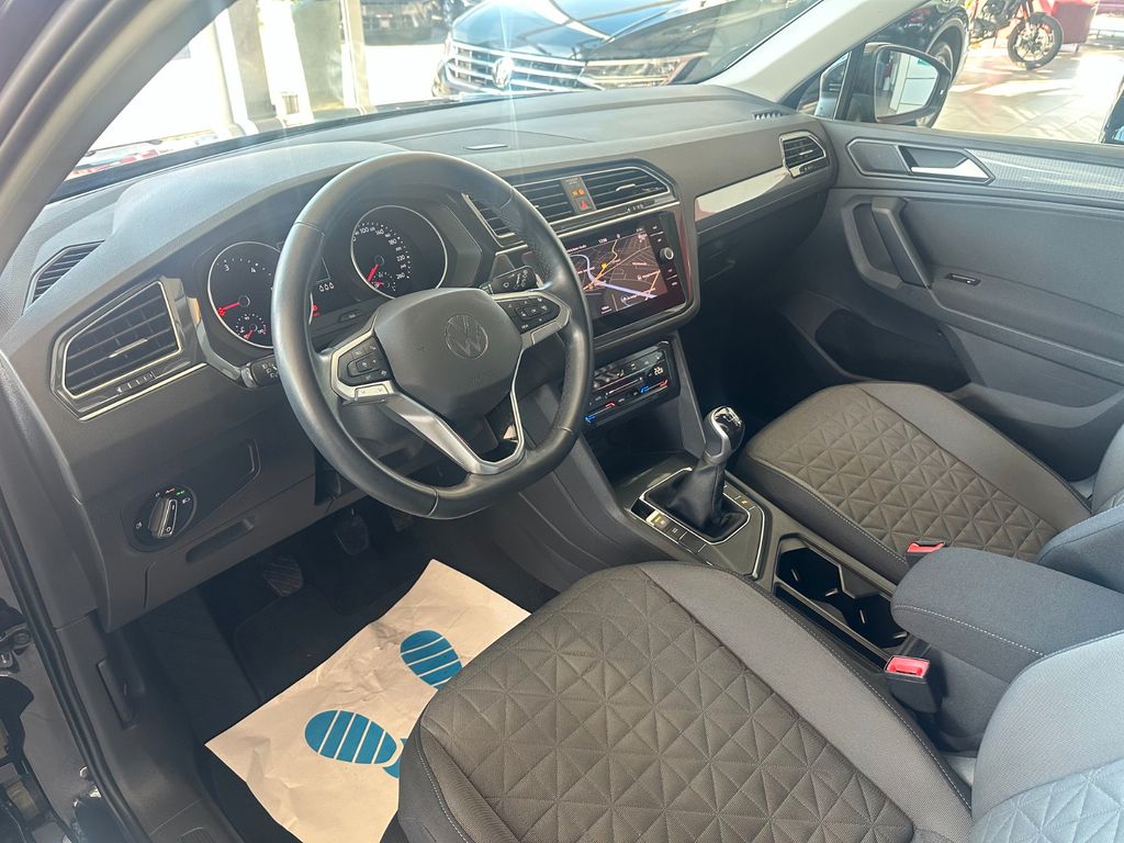 Volkswagen Tiguan 2022 г. Чёрный, пробег 46142 км