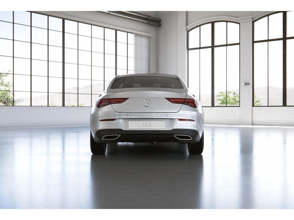 Mercedes-Benz CLA 200 2023 г. Белый, пробег 57330 км
