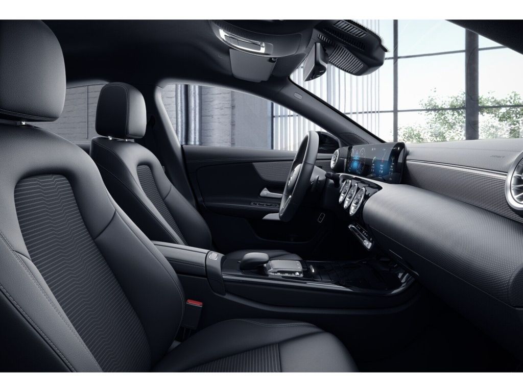 Mercedes-Benz CLA 200 2023 г. Белый, пробег 57330 км