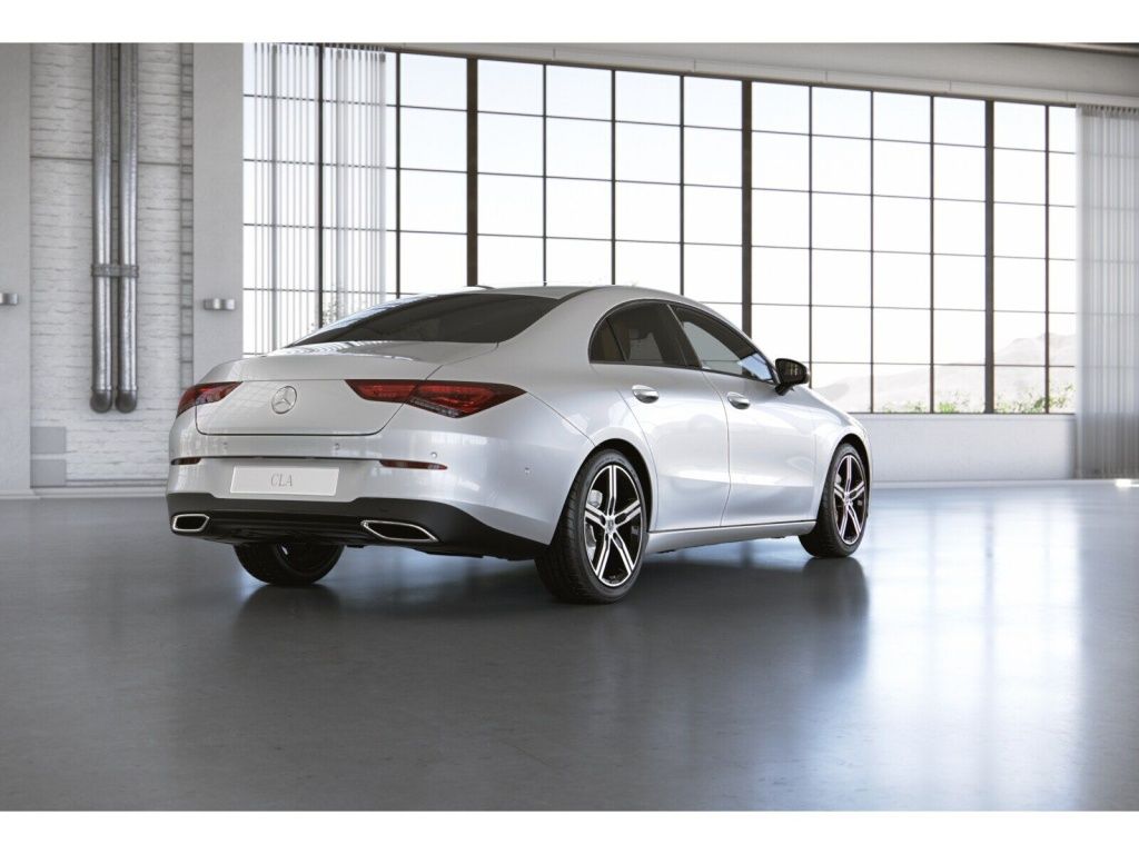 Mercedes-Benz CLA 200 2023 г. Белый, пробег 57330 км