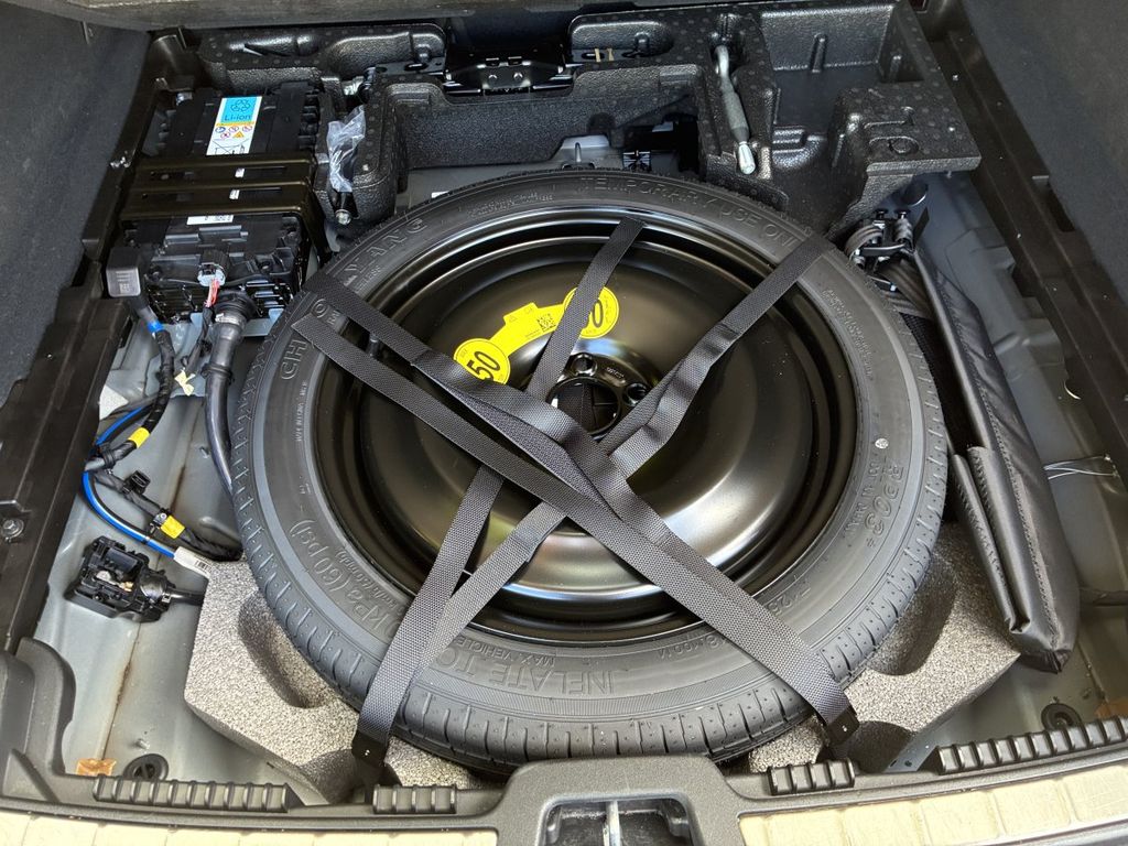 Volvo XC60 2025 г. Чёрный, пробег 25852 км