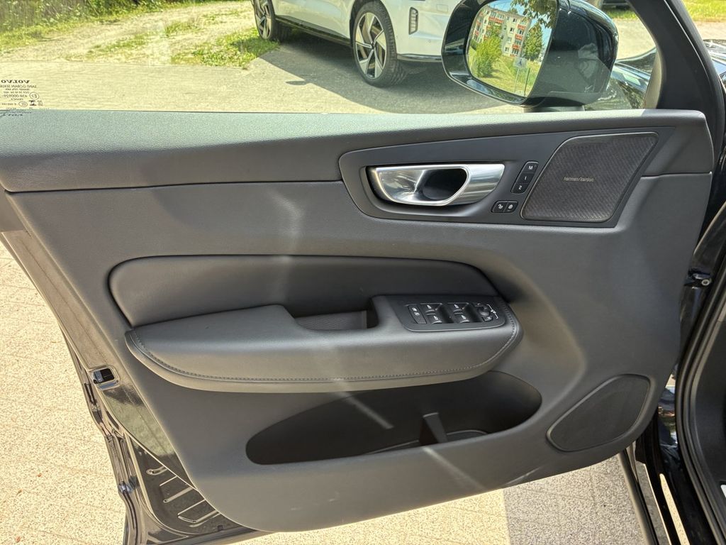 Volvo XC60 2025 г. Чёрный, пробег 25852 км