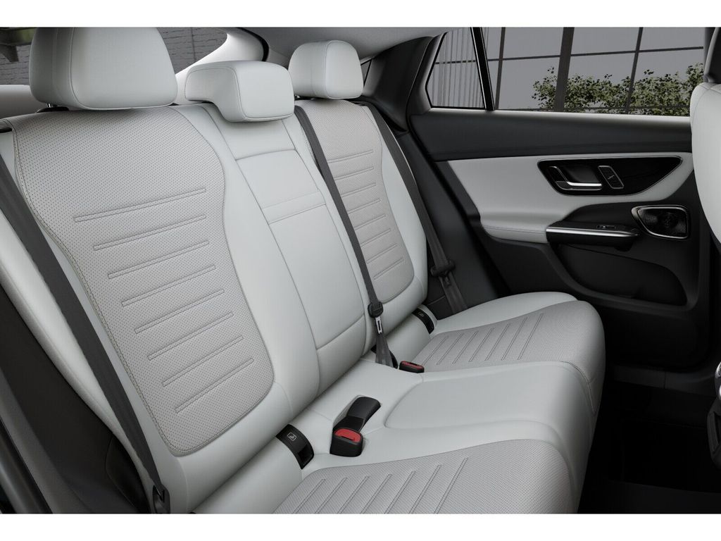 Mercedes-Benz GLC 300 2025 г. Чёрный, пробег 19986 км