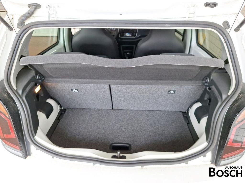 Volkswagen up! 2023 г. Белый, пробег 37026 км