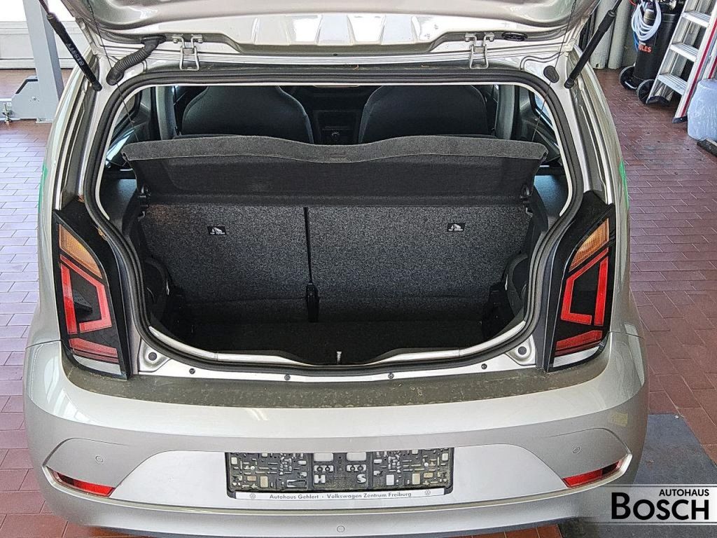 Volkswagen up! 2023 г. Серый, пробег 39108 км