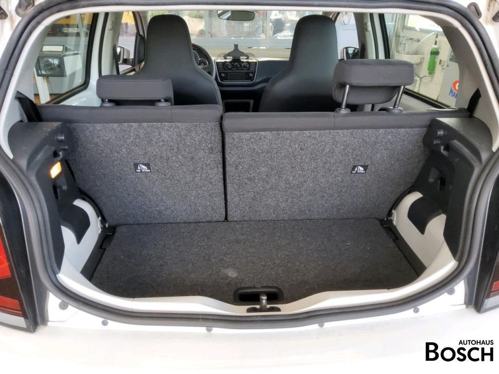 Volkswagen up! 2023 г. Белый, пробег 46915 км
