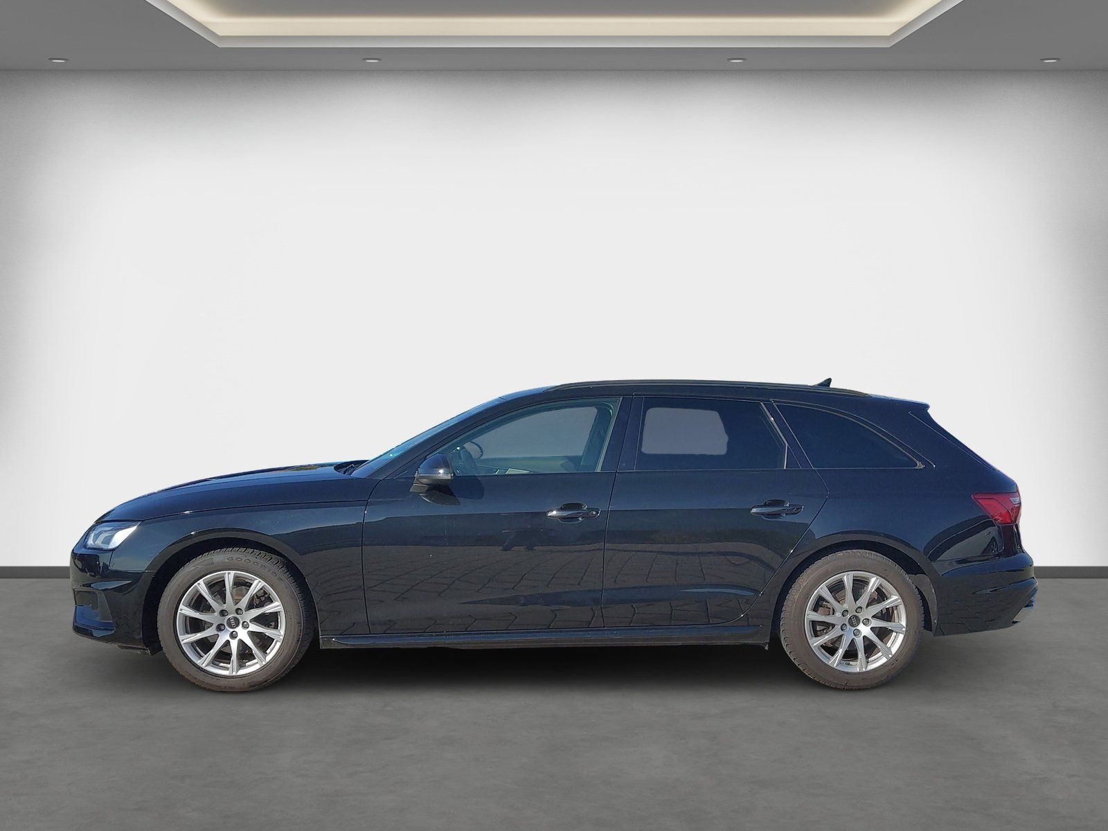 Audi A4 2023 г. Чёрный, пробег 46890 км