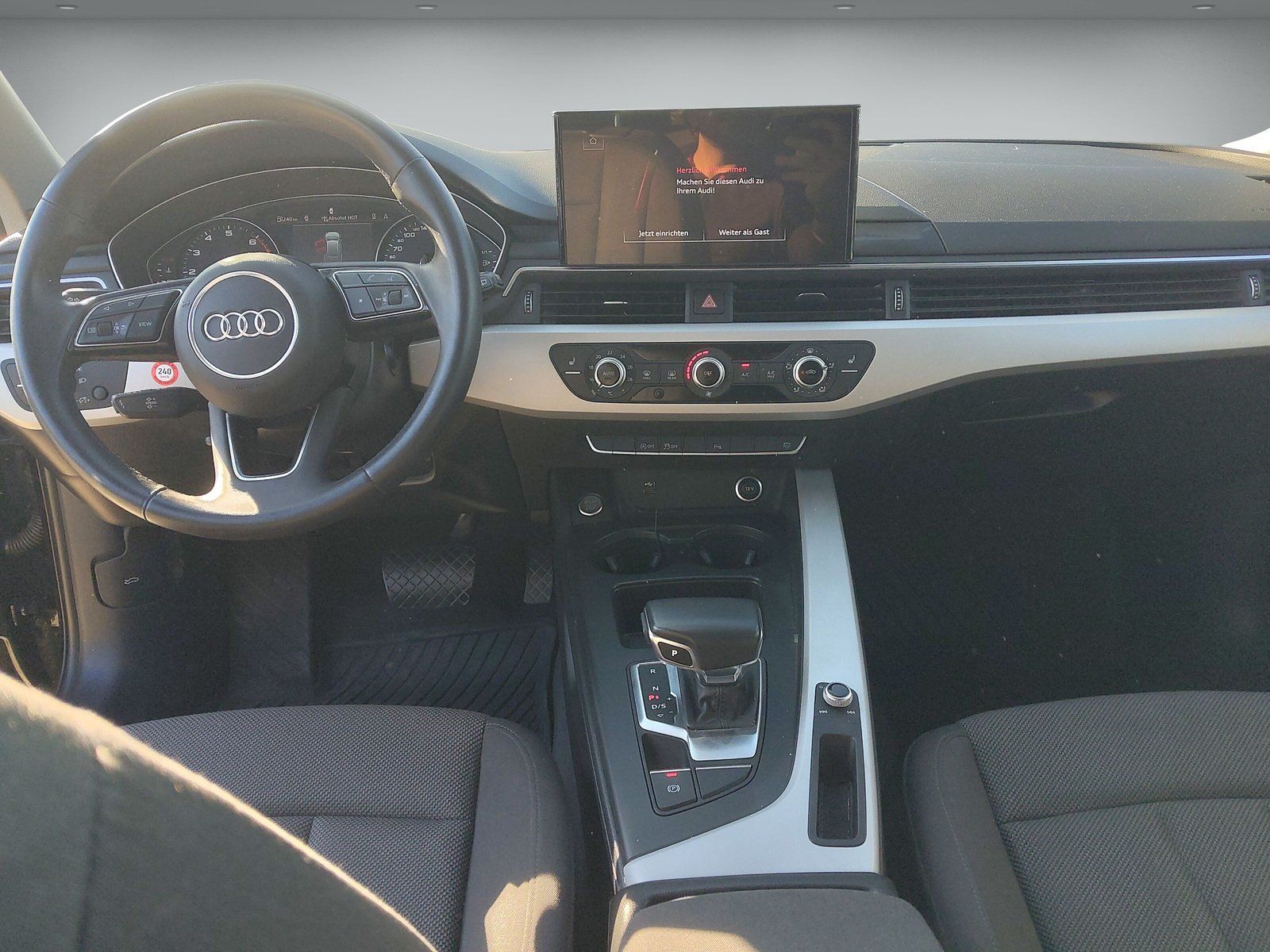 Audi A4 2023 г. Чёрный, пробег 46890 км