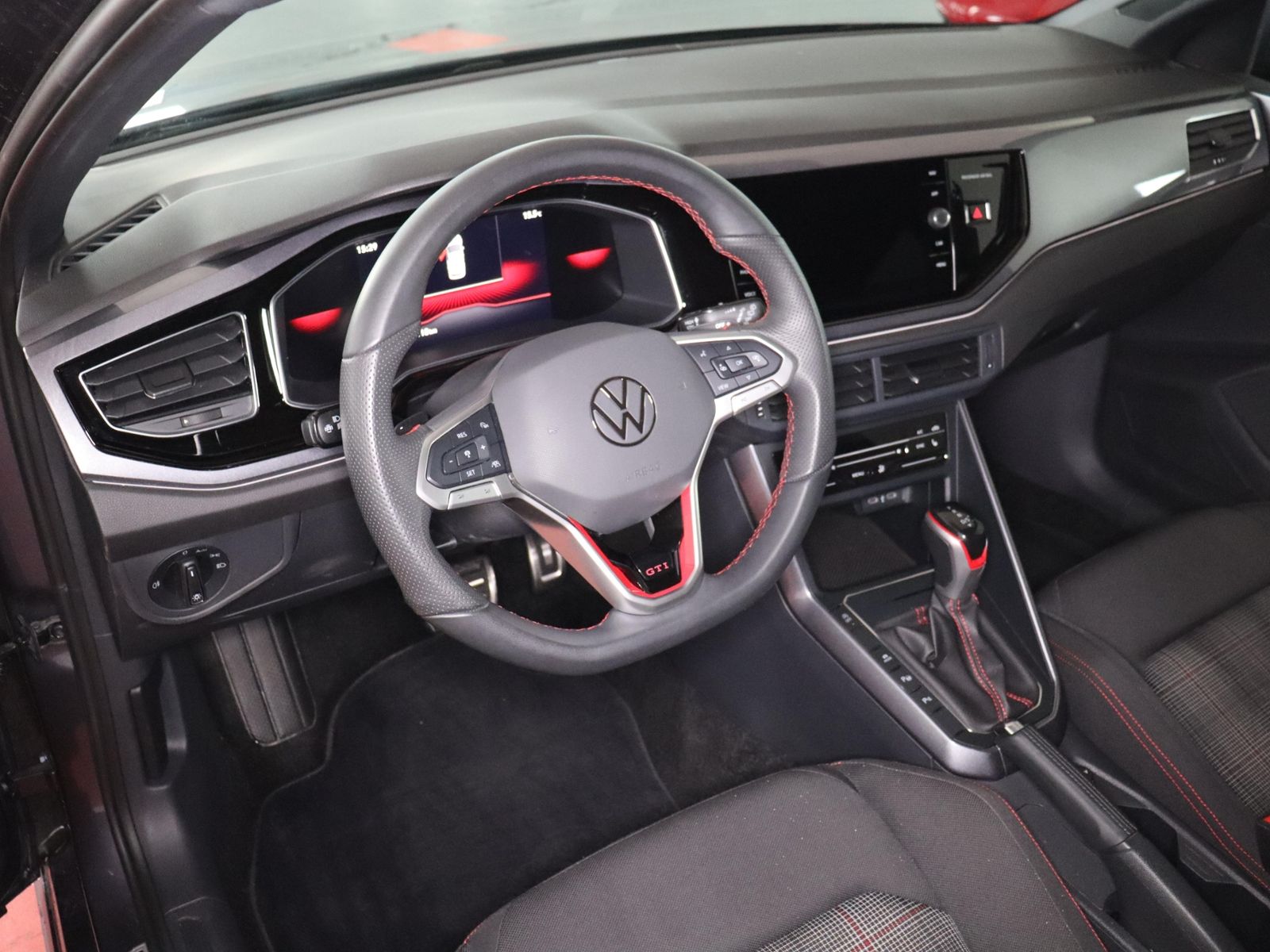 Volkswagen Polo 2025 г. Серый, пробег 30114 км