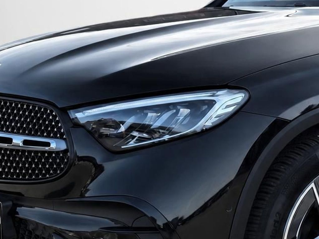 Mercedes-Benz GLC 300 2025 г. Чёрный, пробег 9405 км