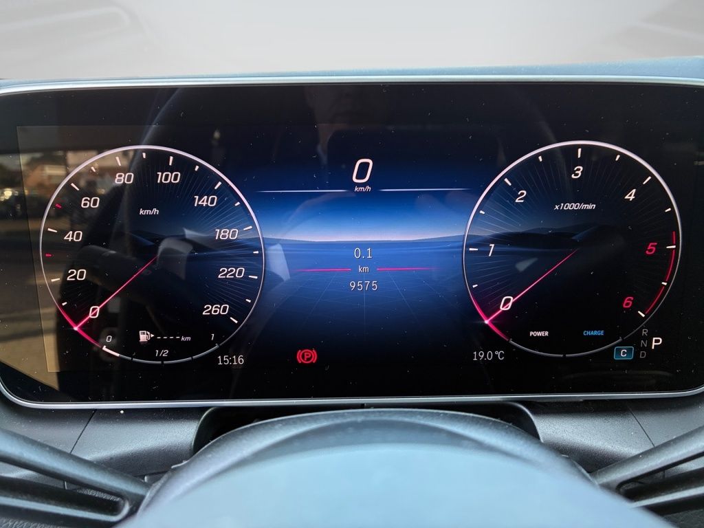 Mercedes-Benz GLC 300 2025 г. Чёрный, пробег 9405 км