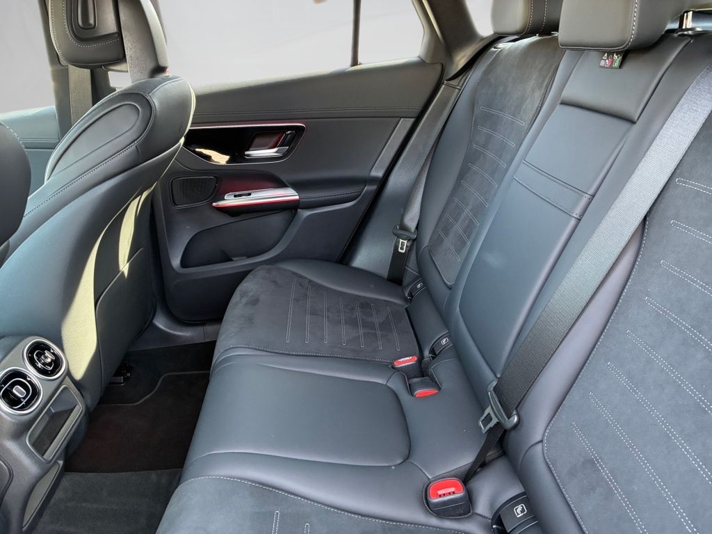 Mercedes-Benz GLC 300 2025 г. Чёрный, пробег 9405 км