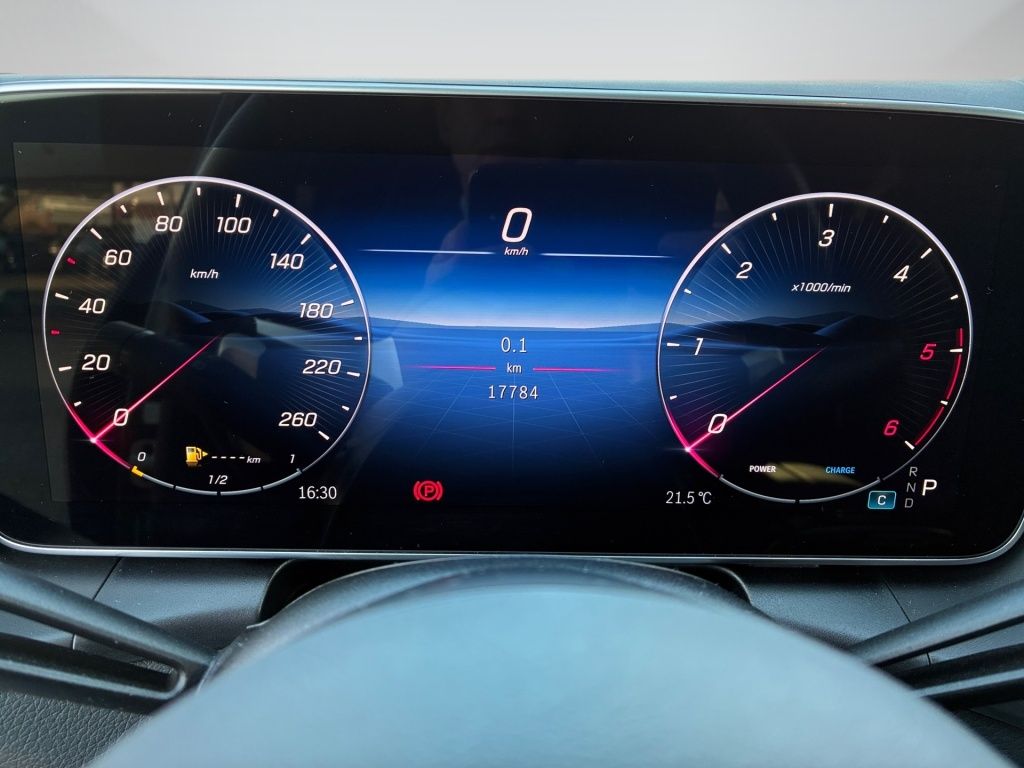 Mercedes-Benz GLC 300 2025 г. Серый, пробег 17719 км