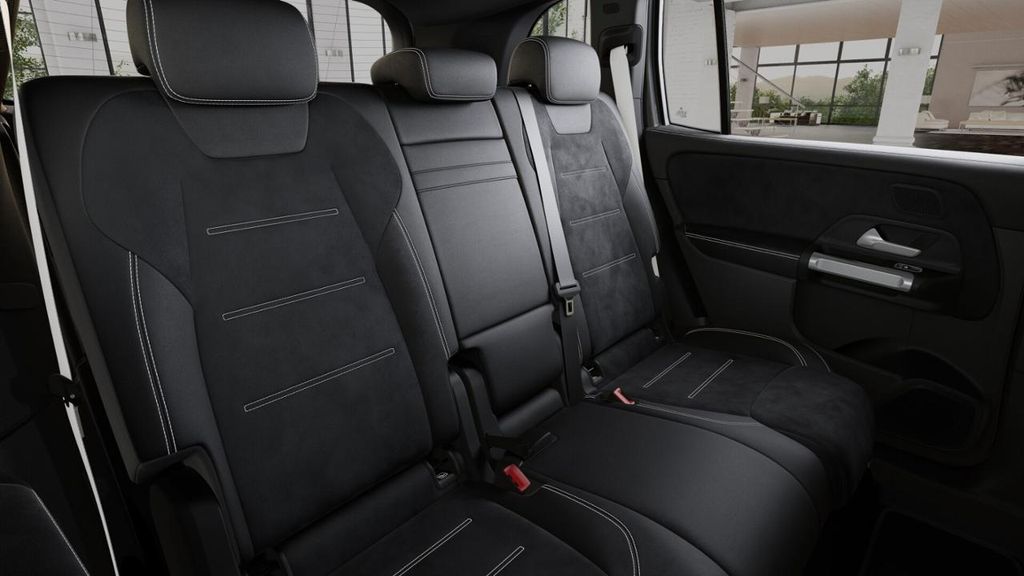 Mercedes-Benz GLB 180 2026 г. Серый, пробег 9779 км