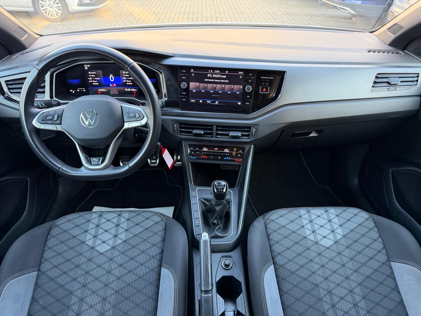 Volkswagen Polo 2022 г. Белый, пробег 57235 км