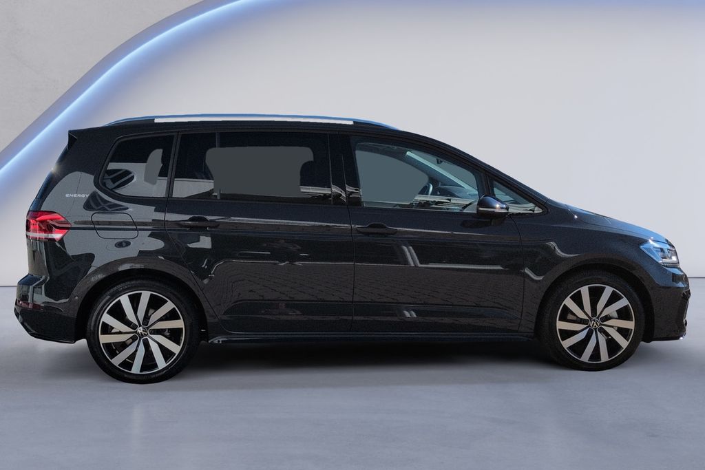 Volkswagen Touran 2026 г. Серый, пробег 8357 км