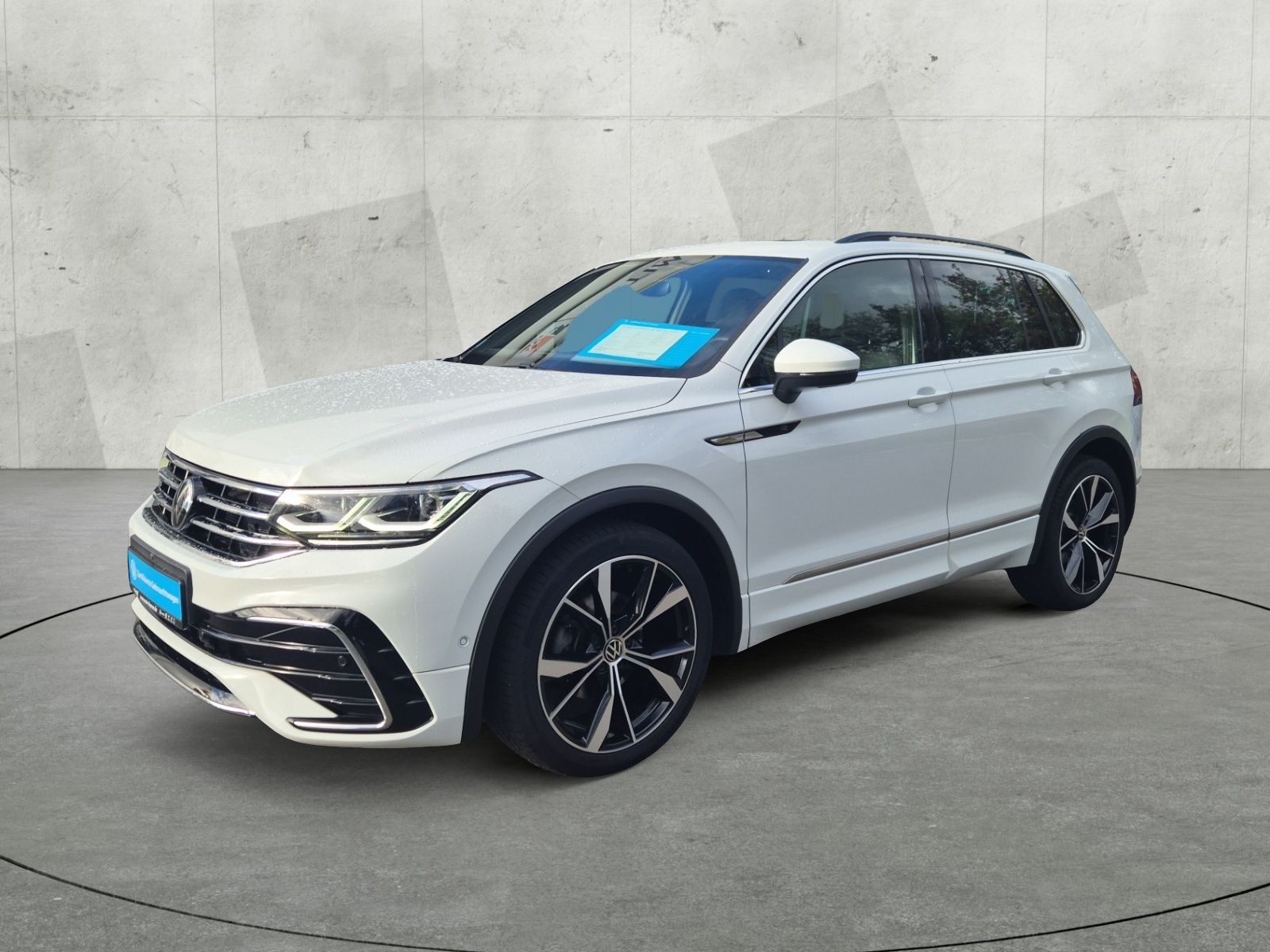 Volkswagen Tiguan 2023 г. Белый, пробег 55061 км