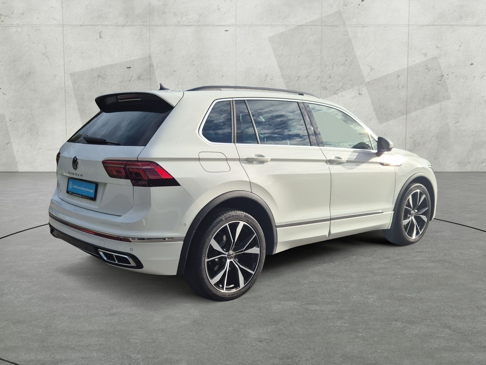 Volkswagen Tiguan 2023 г. Белый, пробег 55061 км