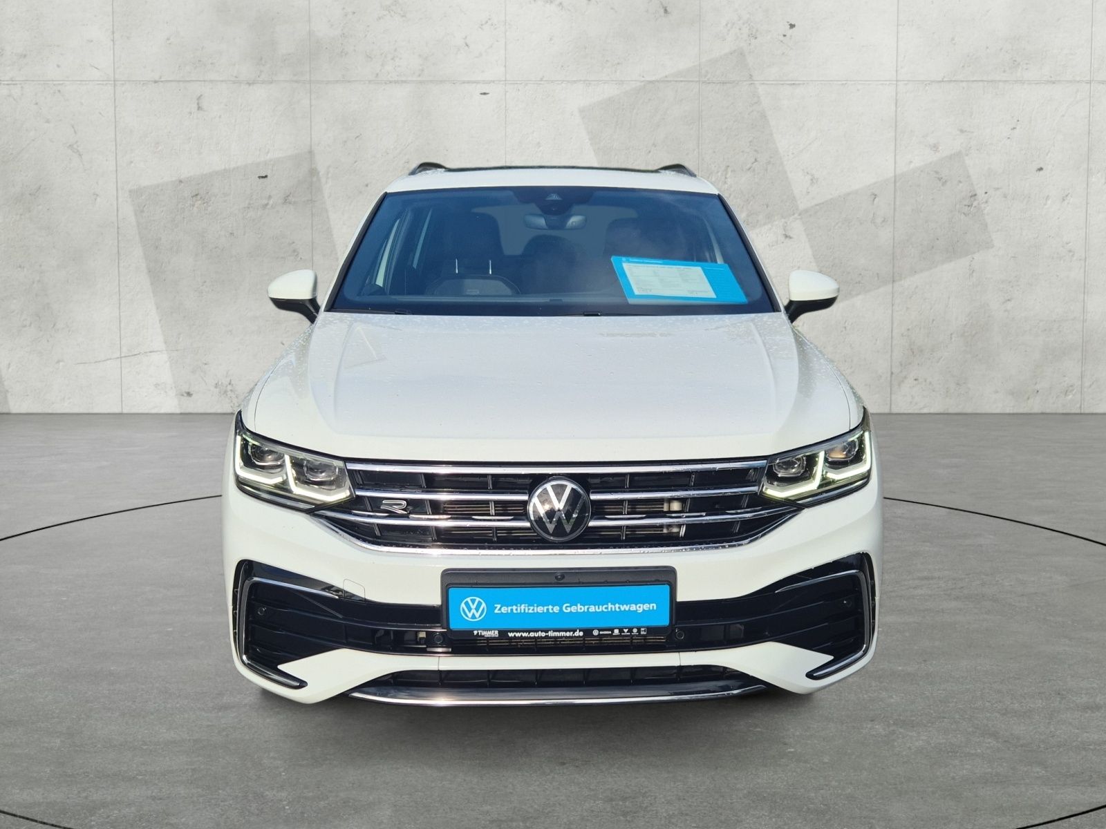 Volkswagen Tiguan 2023 г. Белый, пробег 55061 км