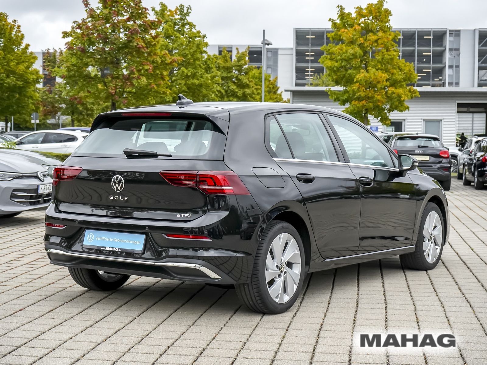 Volkswagen Golf 2024 г. Чёрный, пробег 9704 км