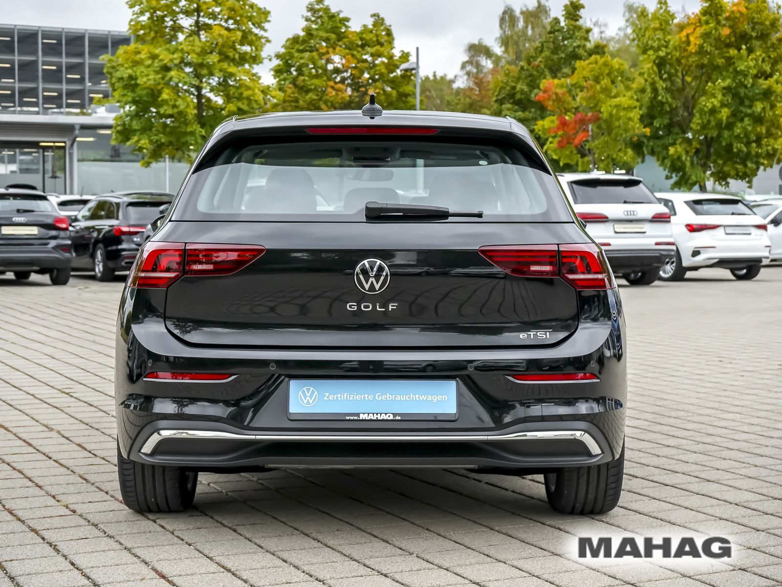 Volkswagen Golf 2024 г. Чёрный, пробег 9704 км