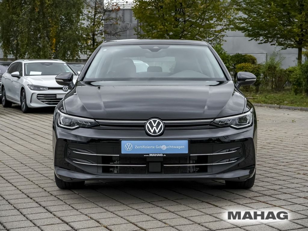 Volkswagen Golf 2024 г. Чёрный, пробег 9704 км
