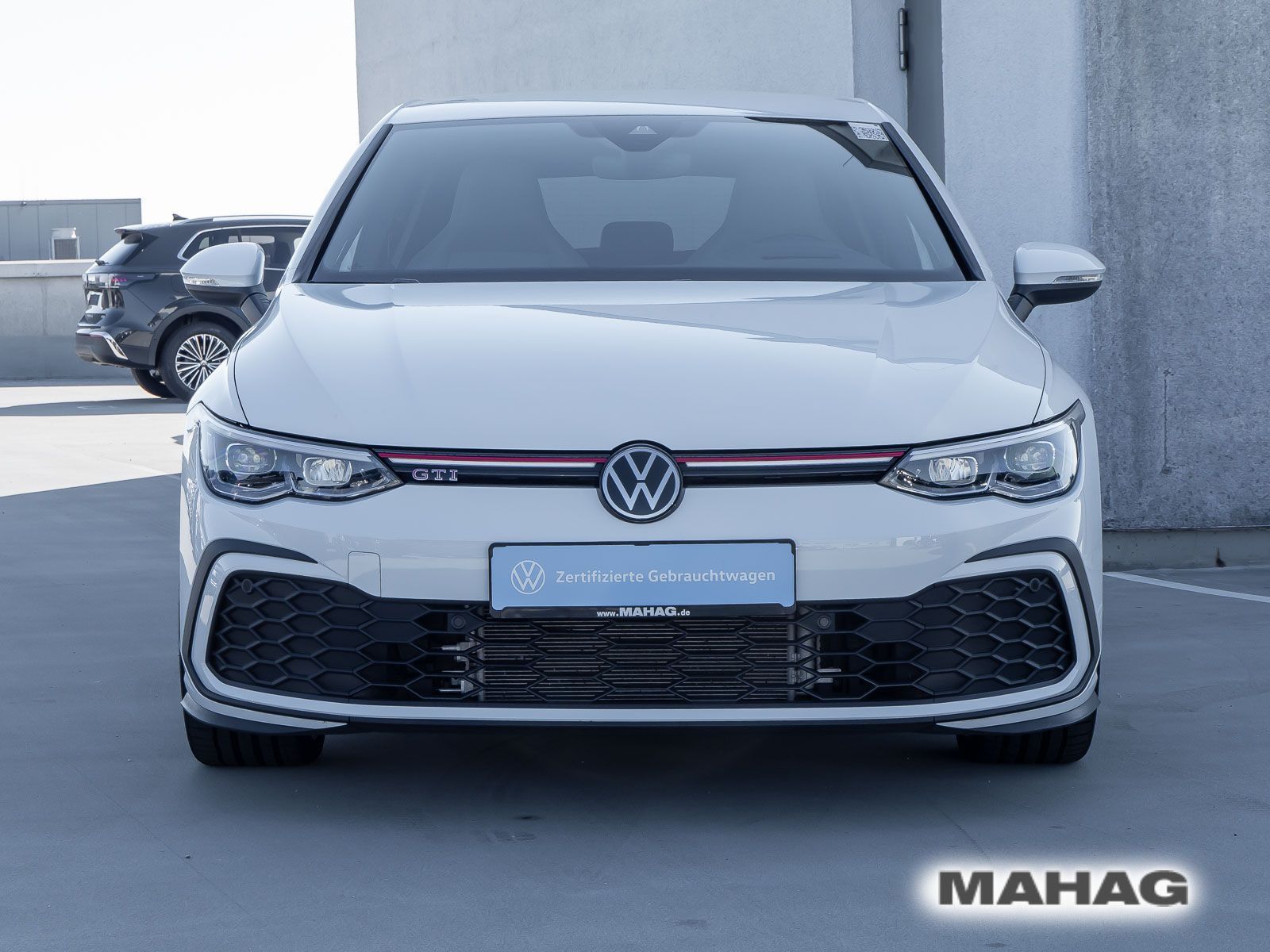 Volkswagen Golf 2023 г. Белый, пробег 26400 км