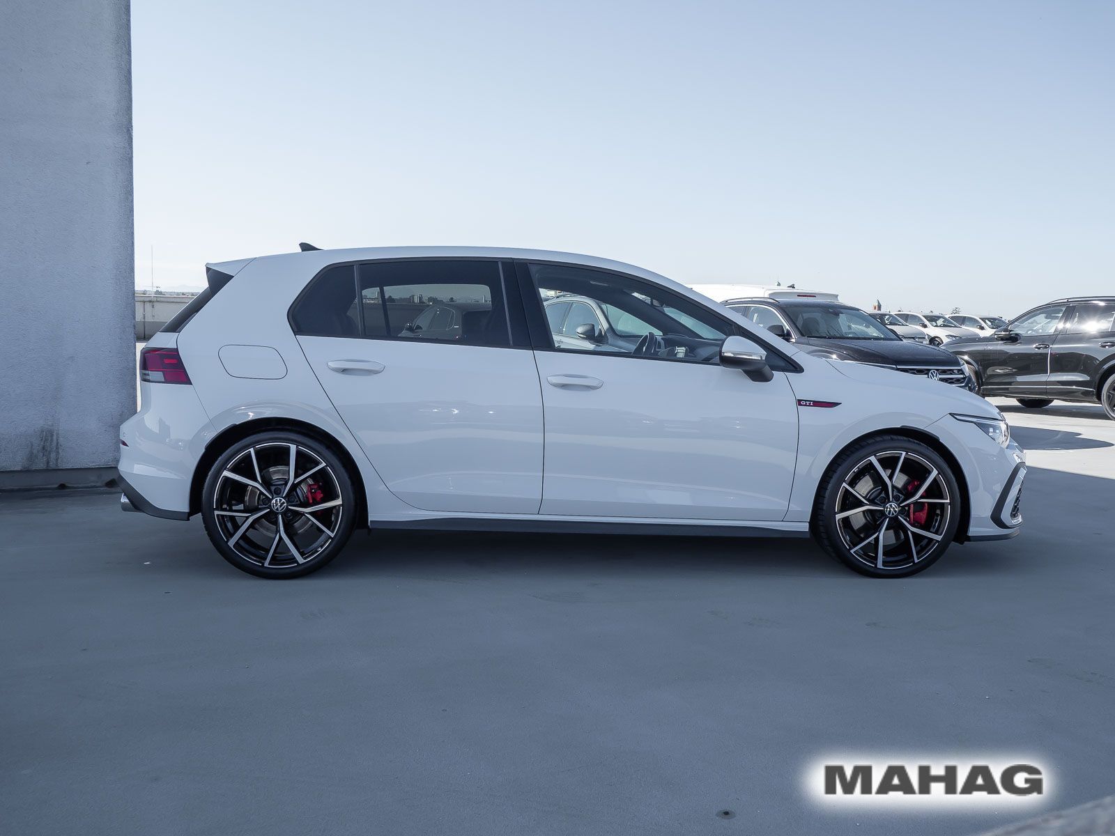 Volkswagen Golf 2023 г. Белый, пробег 26400 км