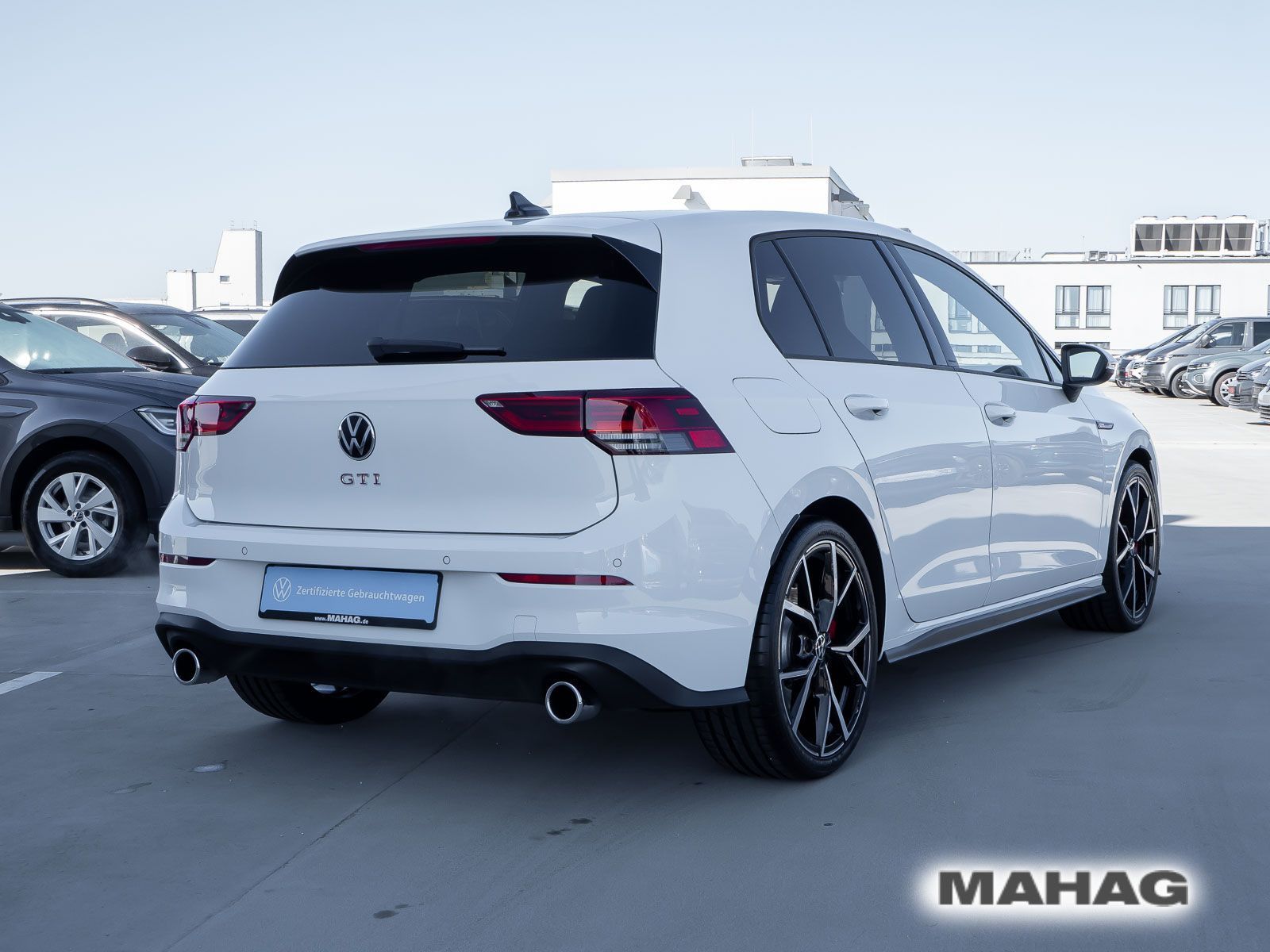 Volkswagen Golf 2023 г. Белый, пробег 26400 км