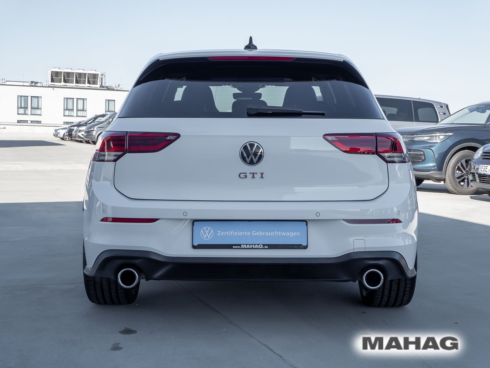 Volkswagen Golf 2023 г. Белый, пробег 26400 км
