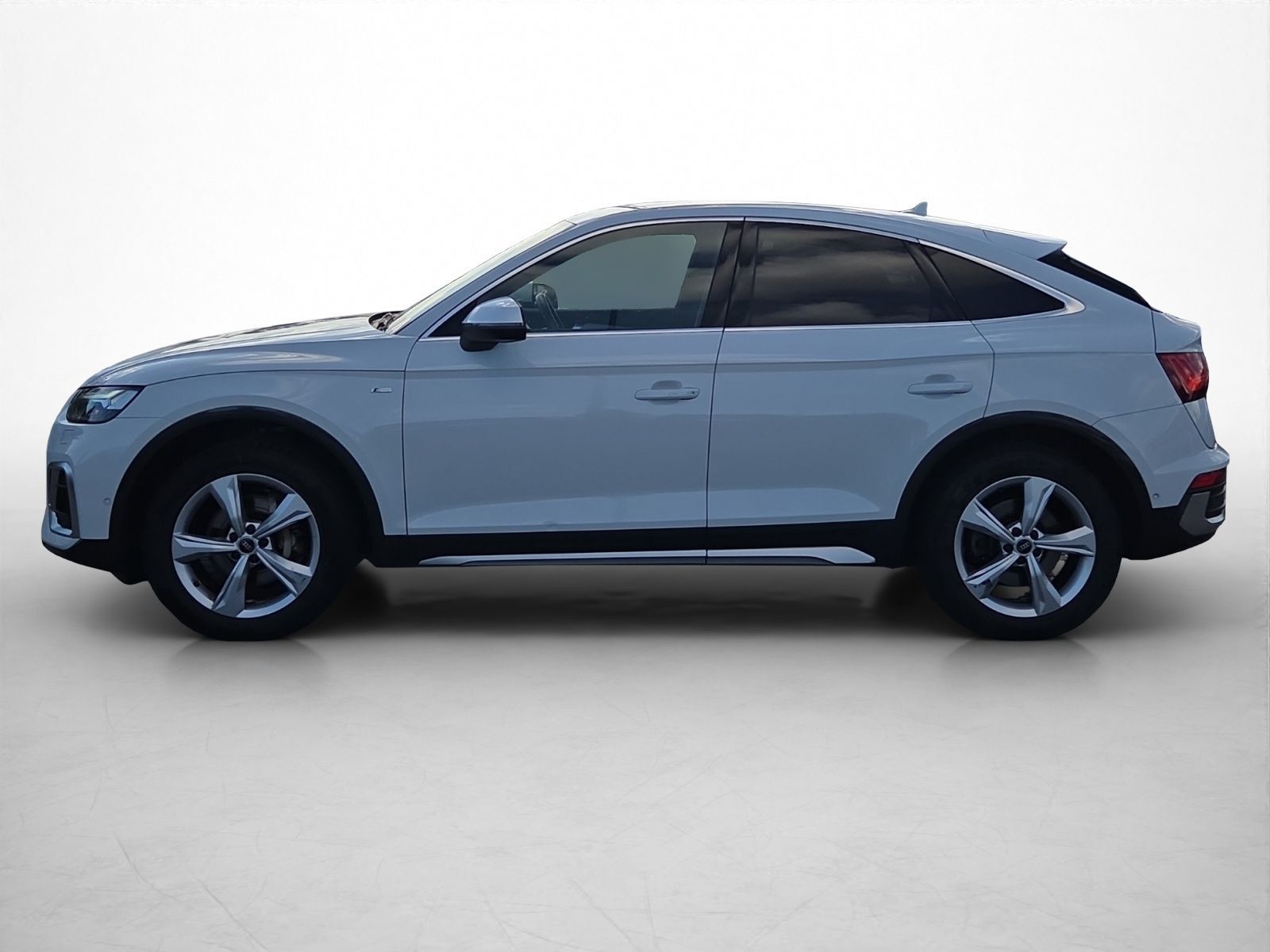 Audi Q5 2023 г. Белый, пробег 40367 км