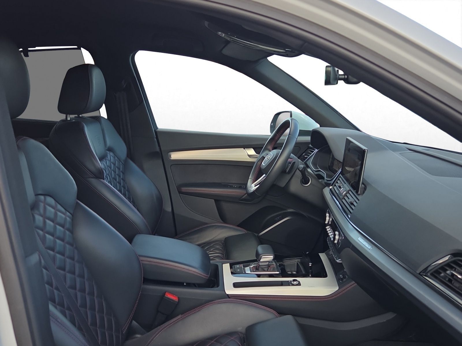 Audi Q5 2023 г. Белый, пробег 40367 км