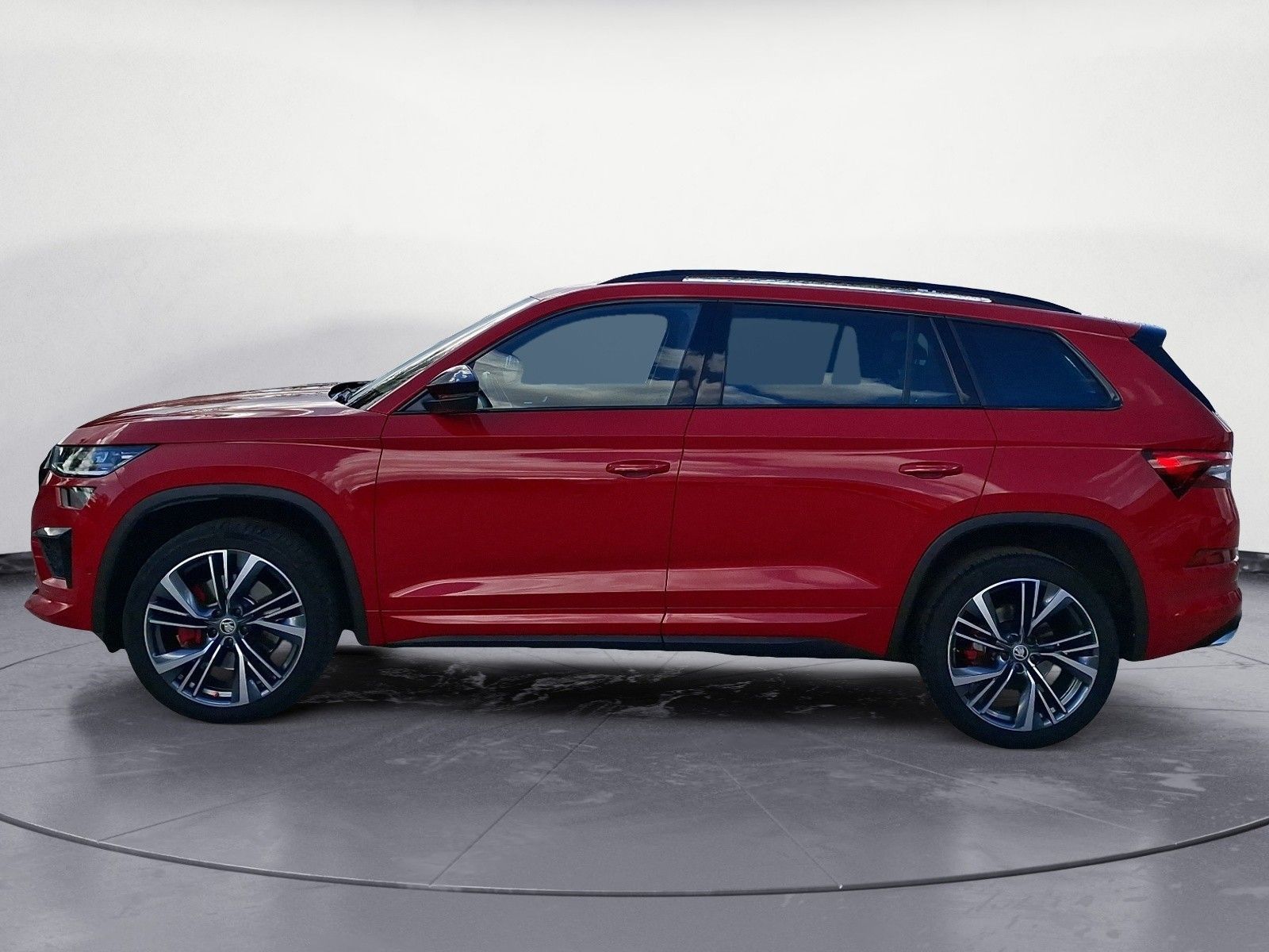 Skoda Kodiaq 2023 г. Красный, пробег 40425 км