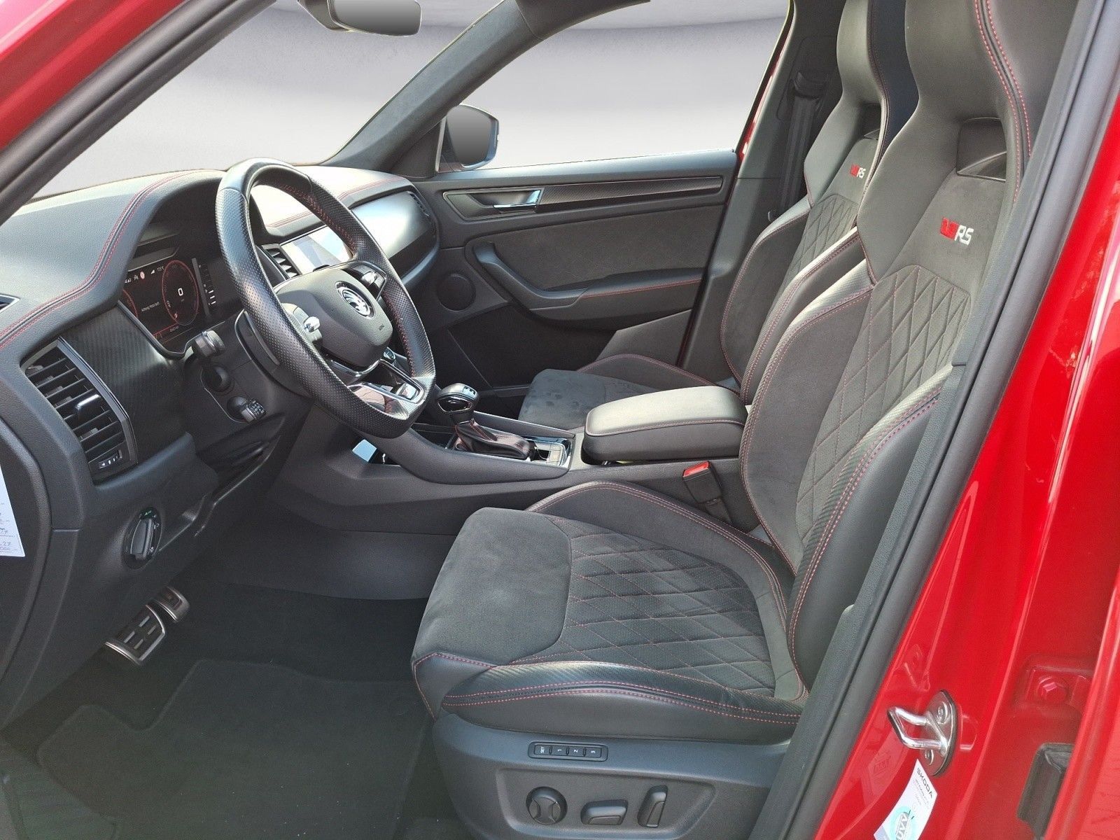 Skoda Kodiaq 2023 г. Красный, пробег 40425 км