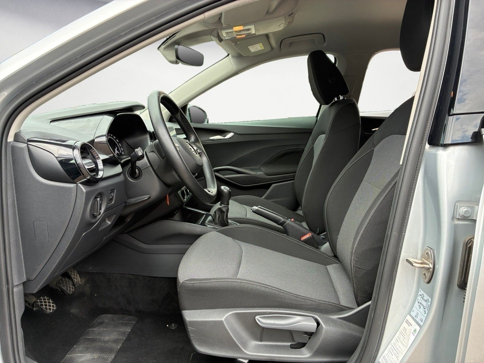 Skoda Fabia 2022 г. Серебристый, пробег 46250 км